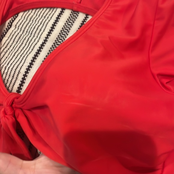 Xl Ehilaration swim top - Picture 3 of 4